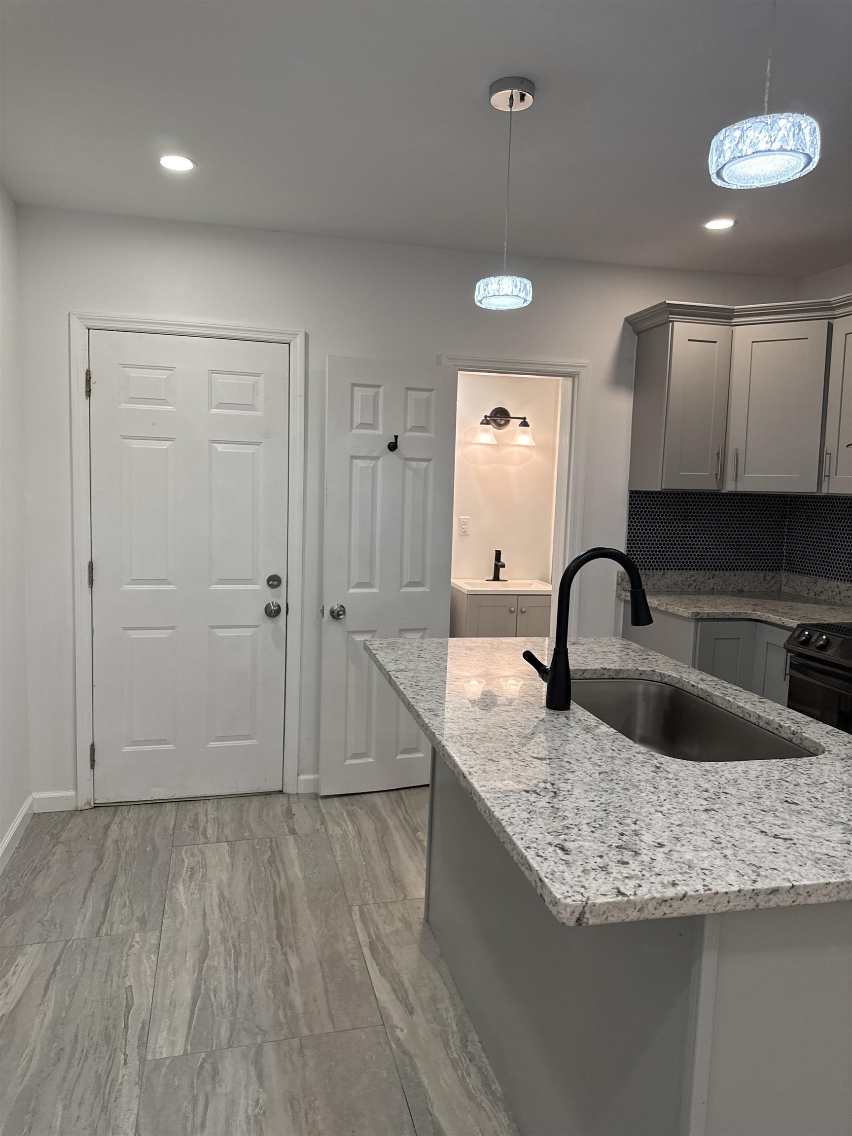 409 SW Obadiah Street