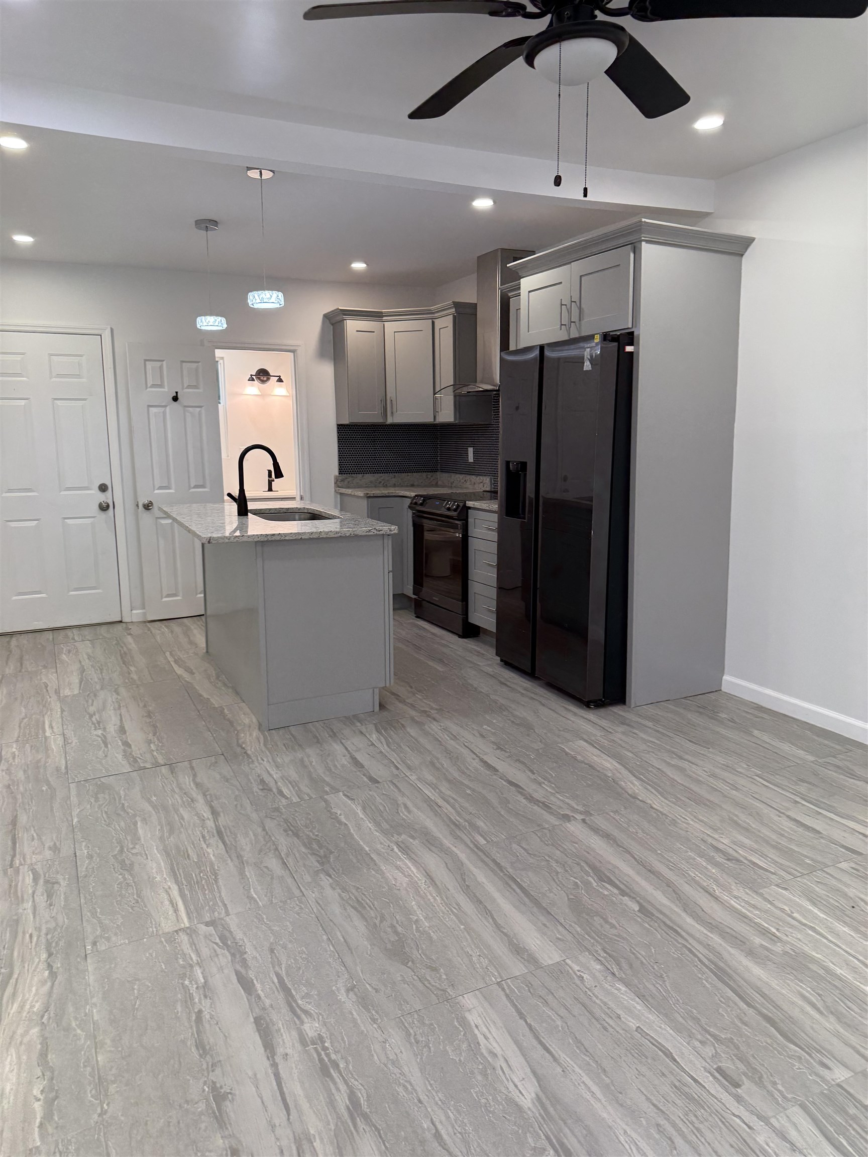 409 SW Obadiah Street