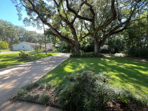 A home in TALLAHASSEE