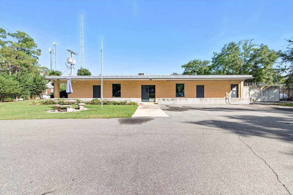 Photo of 1816 Old Saint Augustine Road, Tallahassee, FL 32301 (MLS # 390789)