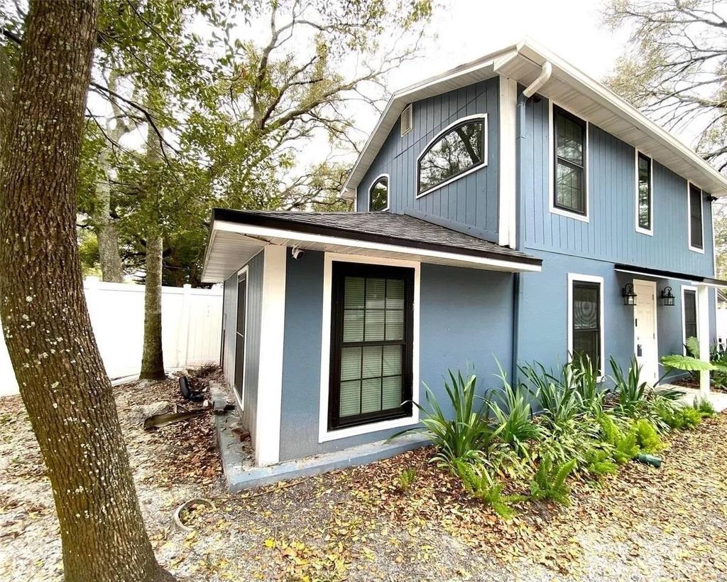 Photo of 917 E Poinsettia Avenue, Tampa, FL 33612 (MLS # 395108)