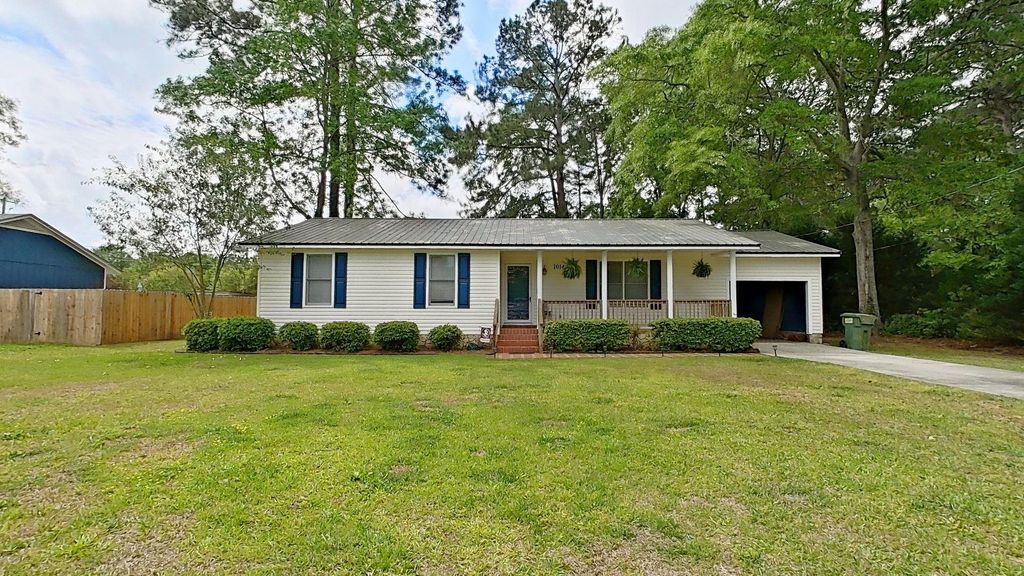 Photo of 1014 Robin Drive, Thomasville, GA 31757 (MLS # 399028)