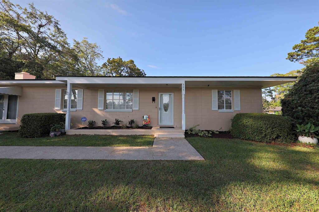 Photo of 307 Varnedoe Street, Thomasville, GA 31792 (MLS # 398499)