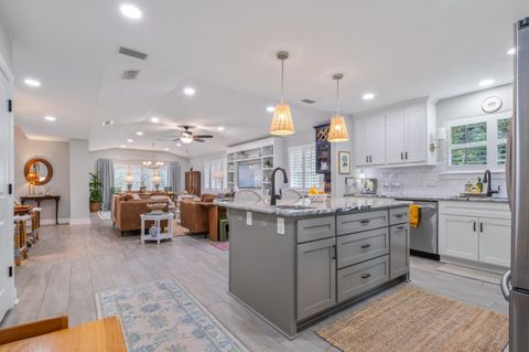 Tiny photo for 605 Waverly Road, Tallahassee, FL 32312 (MLS # 393006)