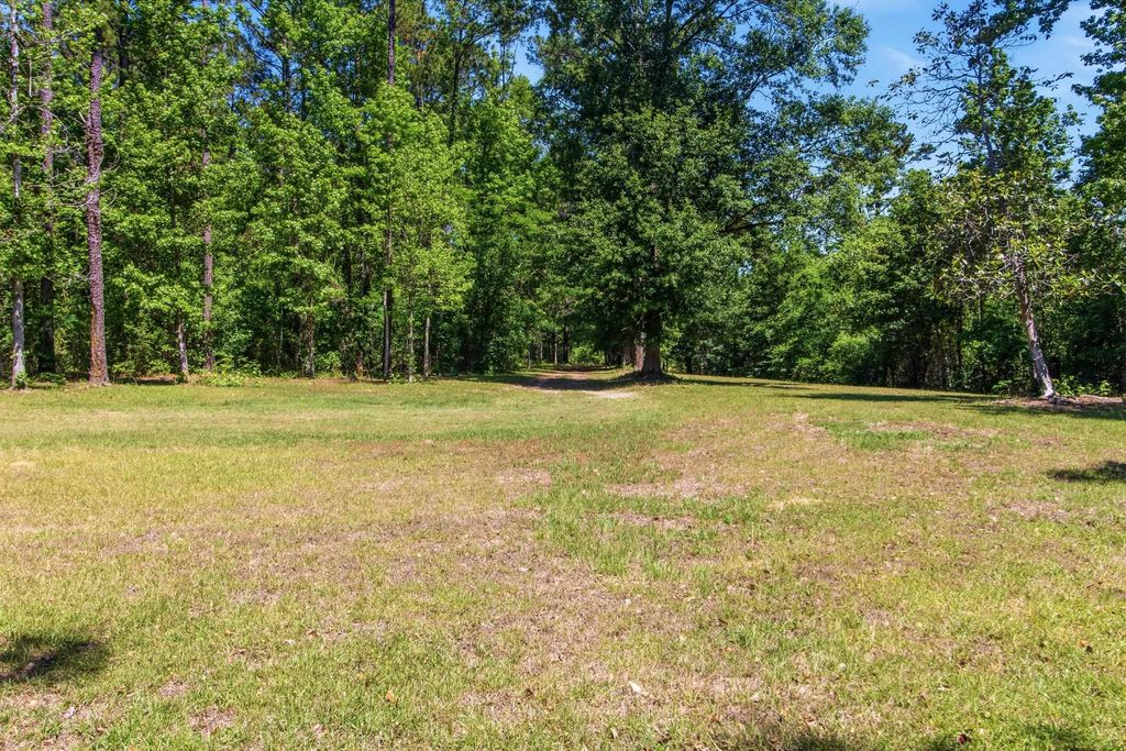 Photo of 210 WINDING CREEK Road, Quincy, FL 32351 (MLS # 399652)