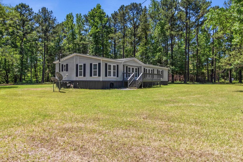 Photo of 210 WINDING CREEK Road, Quincy, FL 32351 (MLS # 399652)