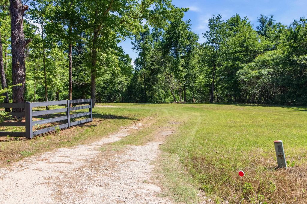 Photo of 210 WINDING CREEK Road, Quincy, FL 32351 (MLS # 399652)