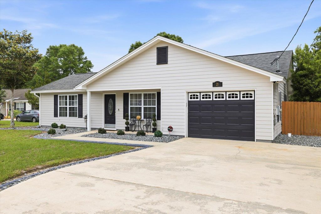 Photo of 21 STEVENS Drive, Midway, FL 32343 (MLS # 400206)