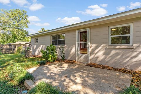 Tiny photo for 2001 Casa Linda Court, Tallahassee, FL 32303 (MLS # 390305)