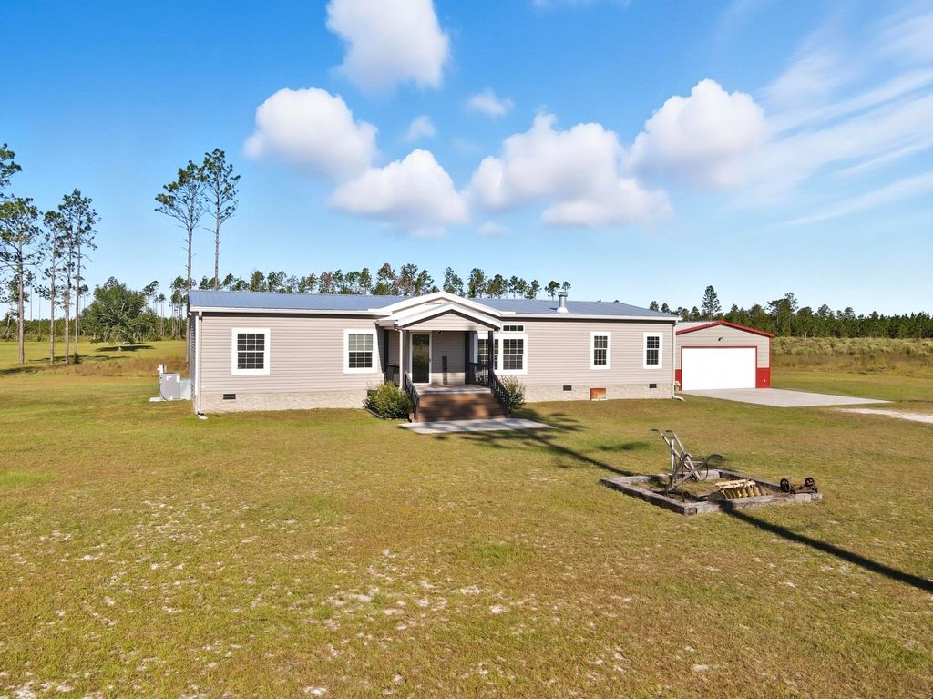Photo of 641 SE Sequoyah Trail, Lee, FL 32059 (MLS # 398813)