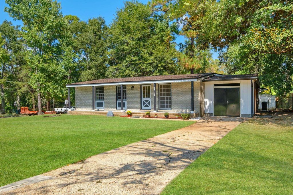 Photo of 2008 Scenic Road, Tallahassee, FL 32303 (MLS # 391236)