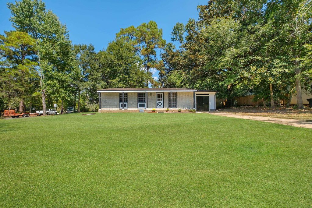 Photo of 2008 Scenic Road, Tallahassee, FL 32303 (MLS # 391236)
