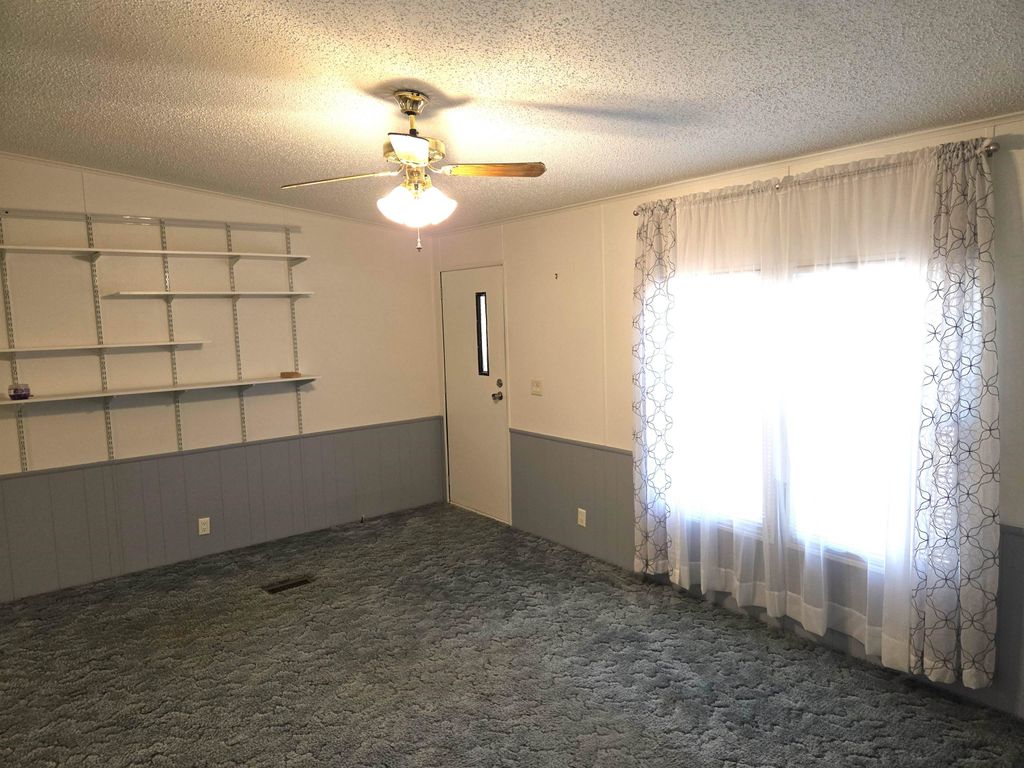 Photo of 2344 Lakeview Point, Quincy, FL 32351 (MLS # 398437)