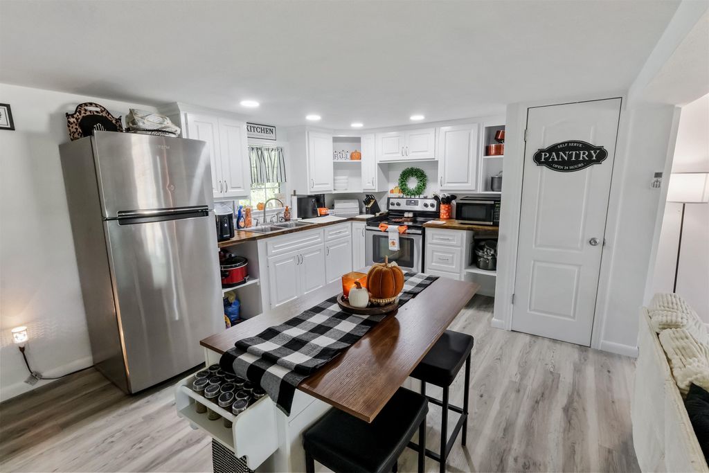 Photo of 16547 NW County Road 12, Bristol, FL 32321 (MLS # 392244)