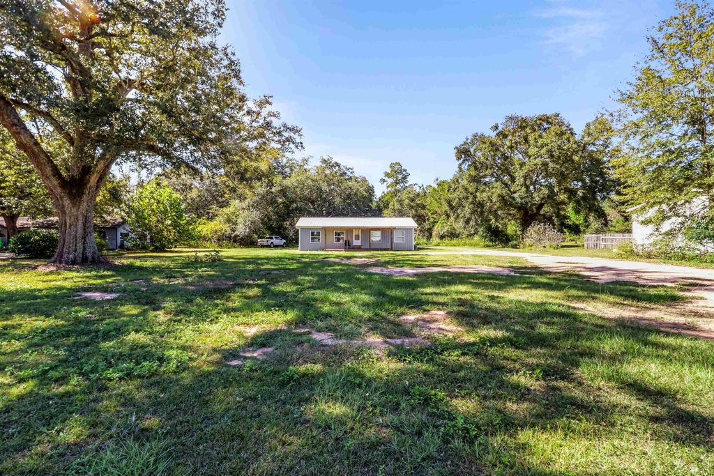 Photo of 16547 NW County Road 12, Bristol, FL 32321 (MLS # 392244)