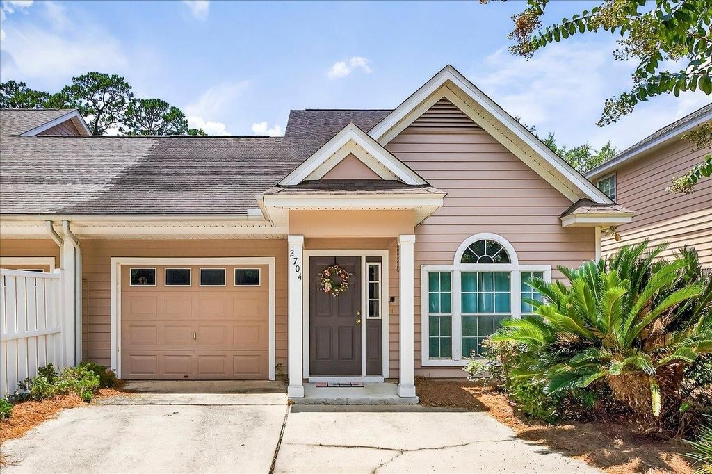 Photo of 2704 Laurelwood Lane, Tallahassee, FL 32308 (MLS # 394150)