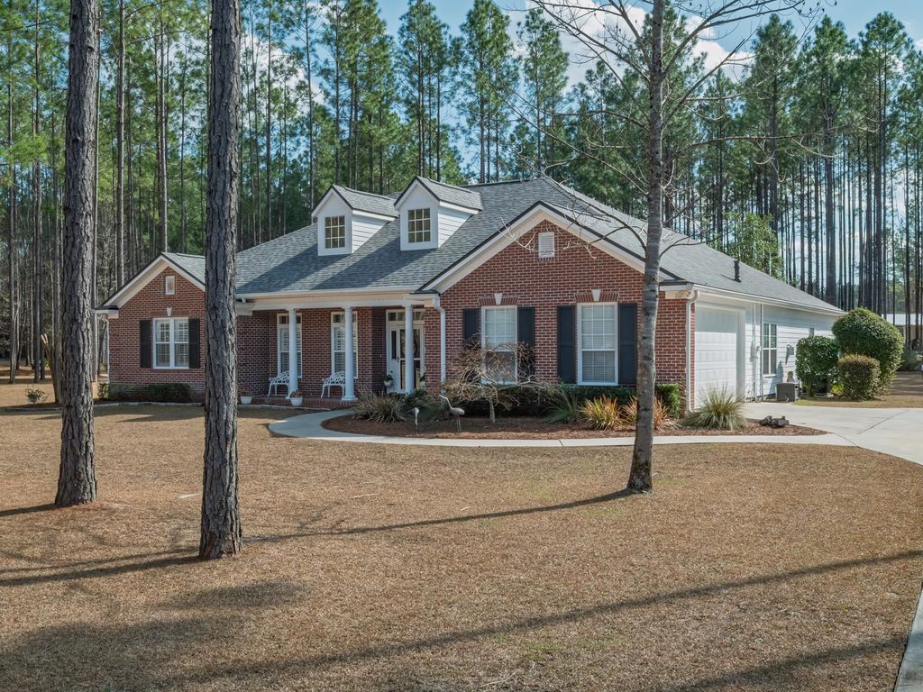 Photo of 139 SAND PINE Trail, Crawfordville, FL 32327 (MLS # 396010)
