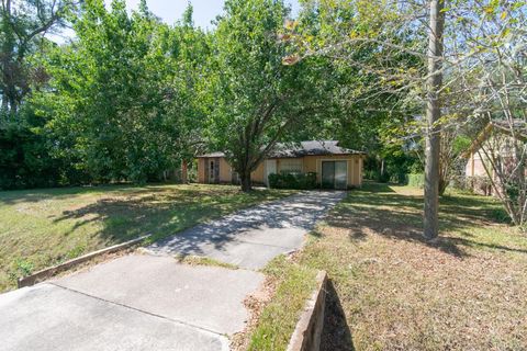 Photo of 4504 Autumn Woods Way, Tallahassee, FL 32303 (MLS # 392341)