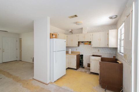Tiny photo for 4504 Autumn Woods Way, Tallahassee, FL 32303 (MLS # 392341)