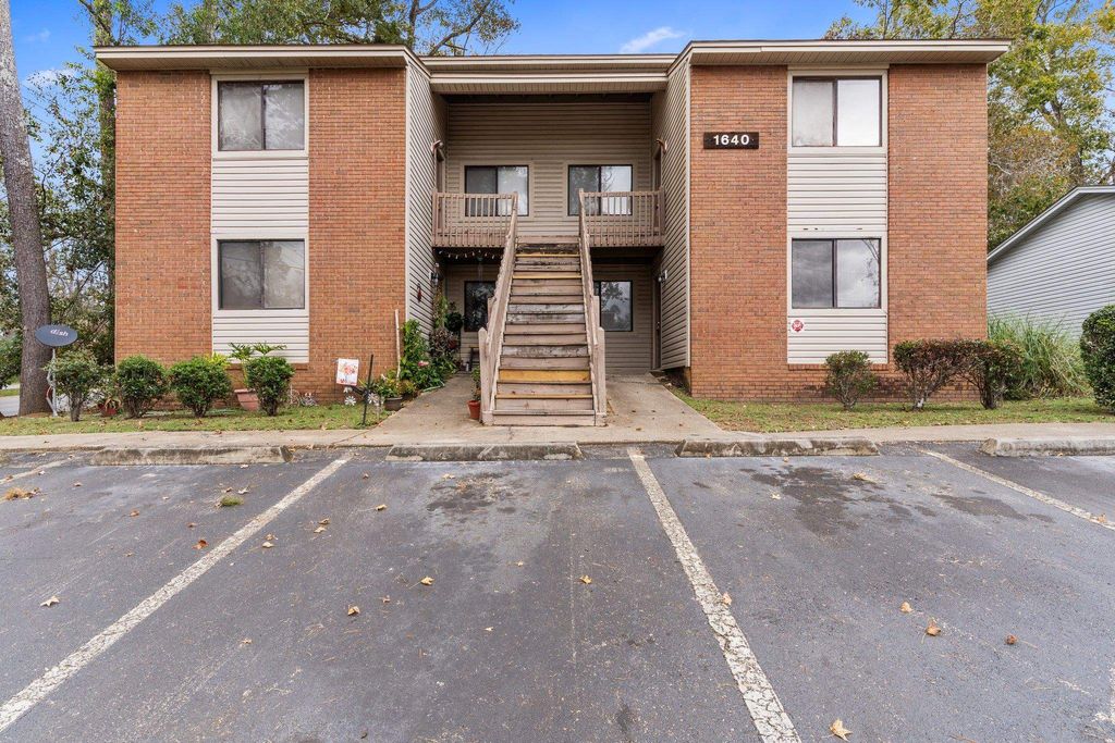 Photo of 1640 Willow Bend Way #-, Tallahassee, FL 32301 (MLS # 396539)