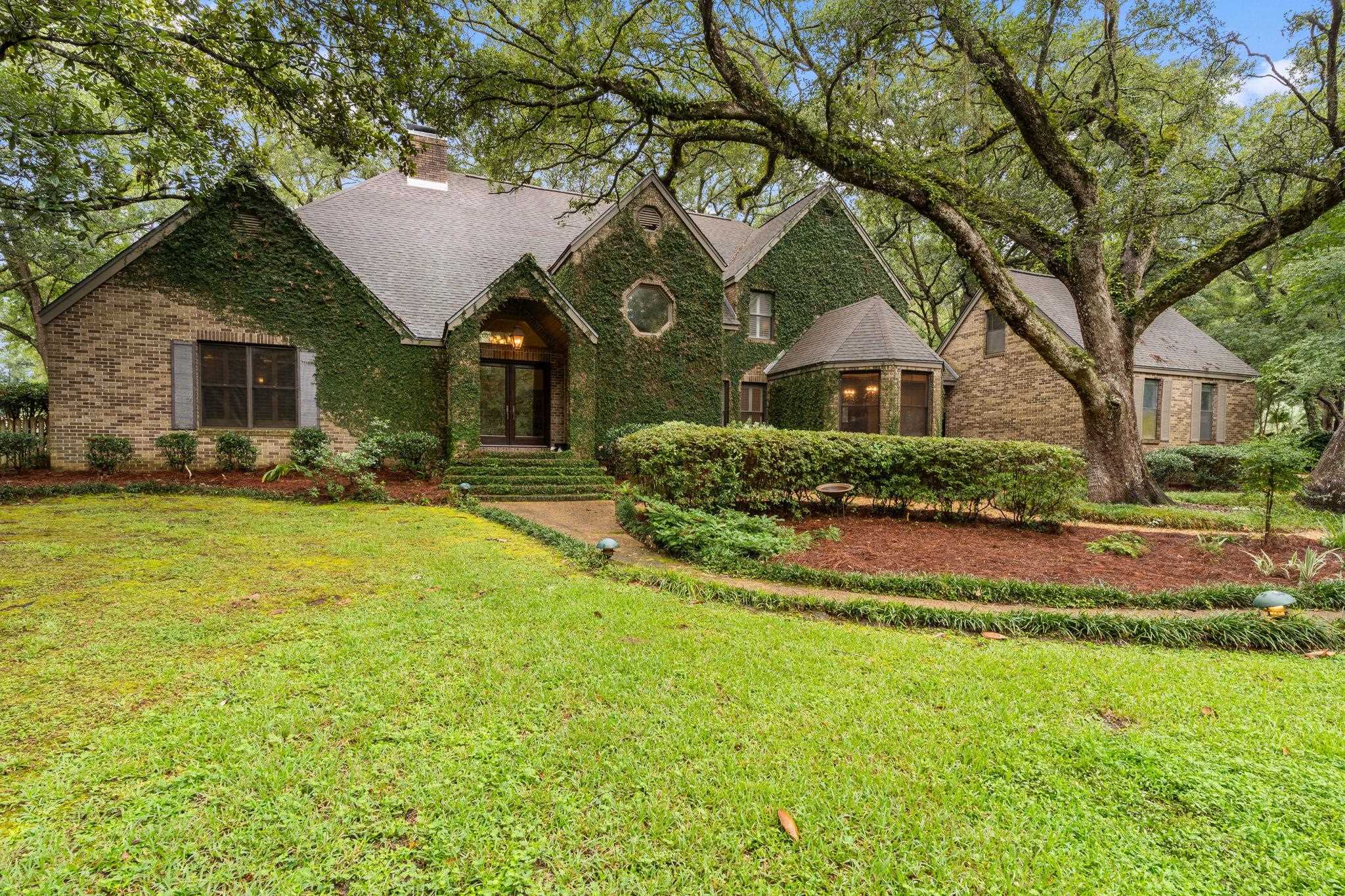 976 Rosebay Court
