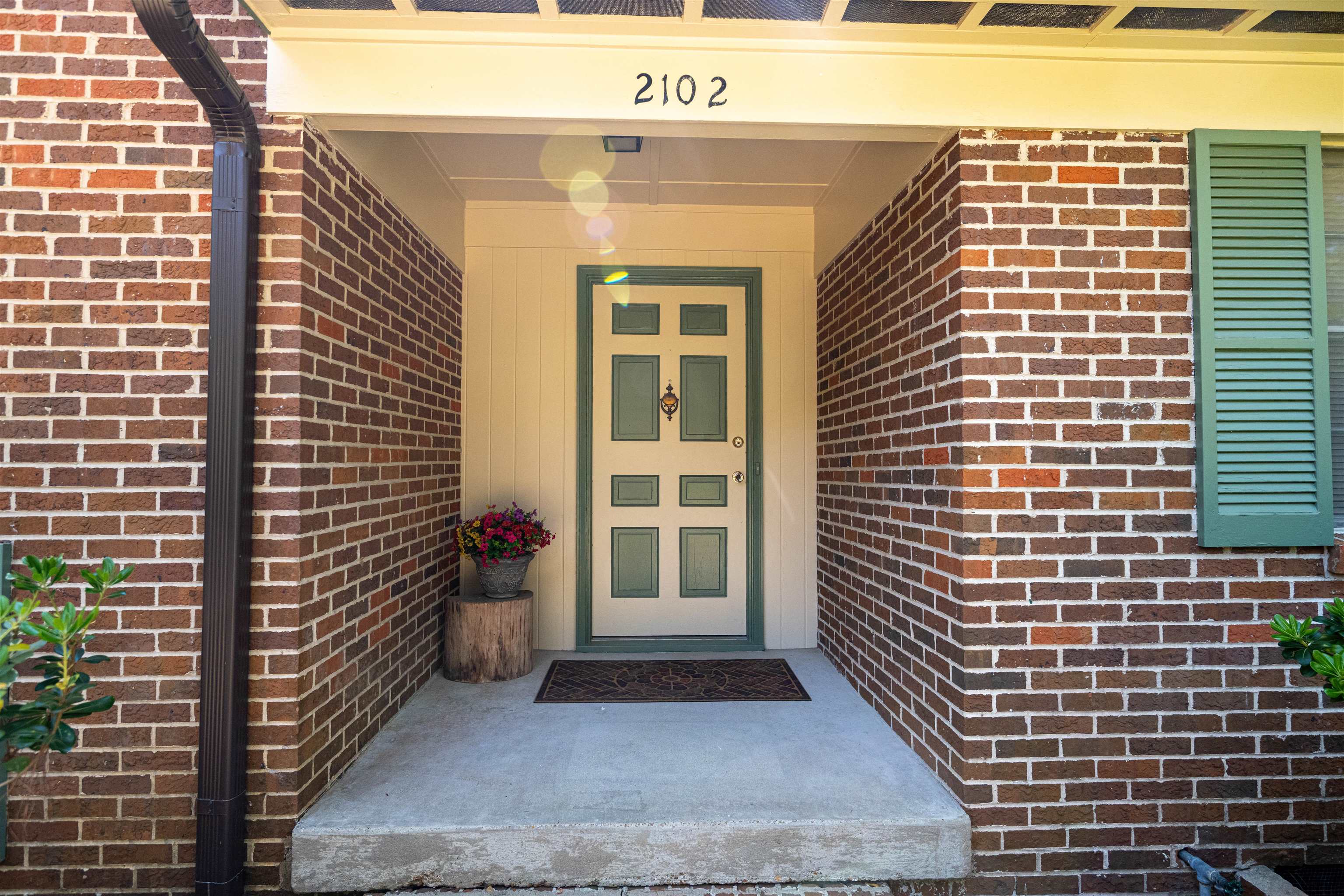 2102 Great Oak Drive