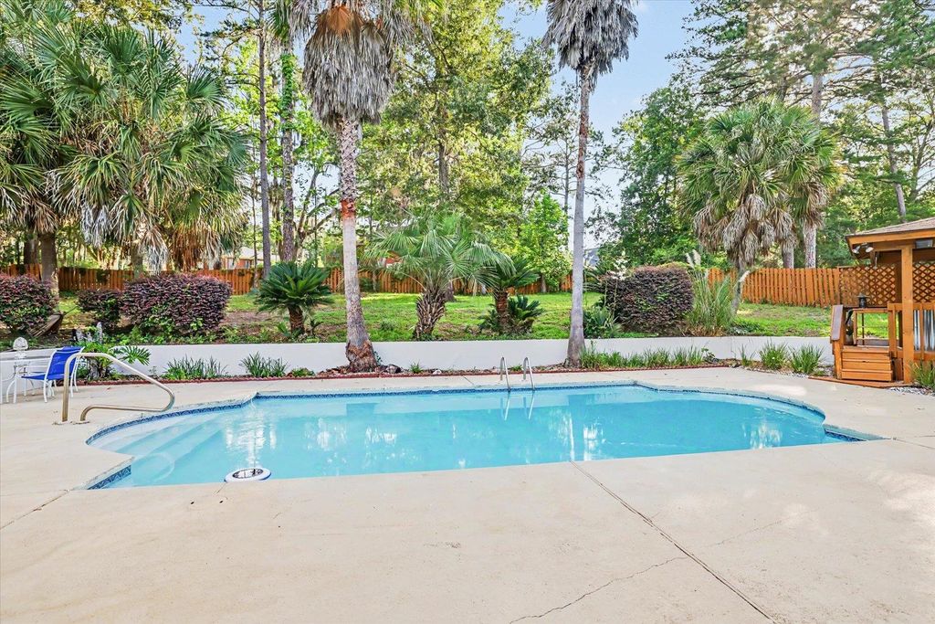 Photo of 7521 REFUGE Road, Tallahassee, FL 32312 (MLS # 401126)