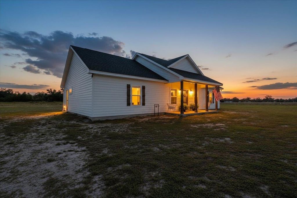 Photo of 435 SW Brown Cemetary Road, Mayo, FL 32066 (MLS # 392215)