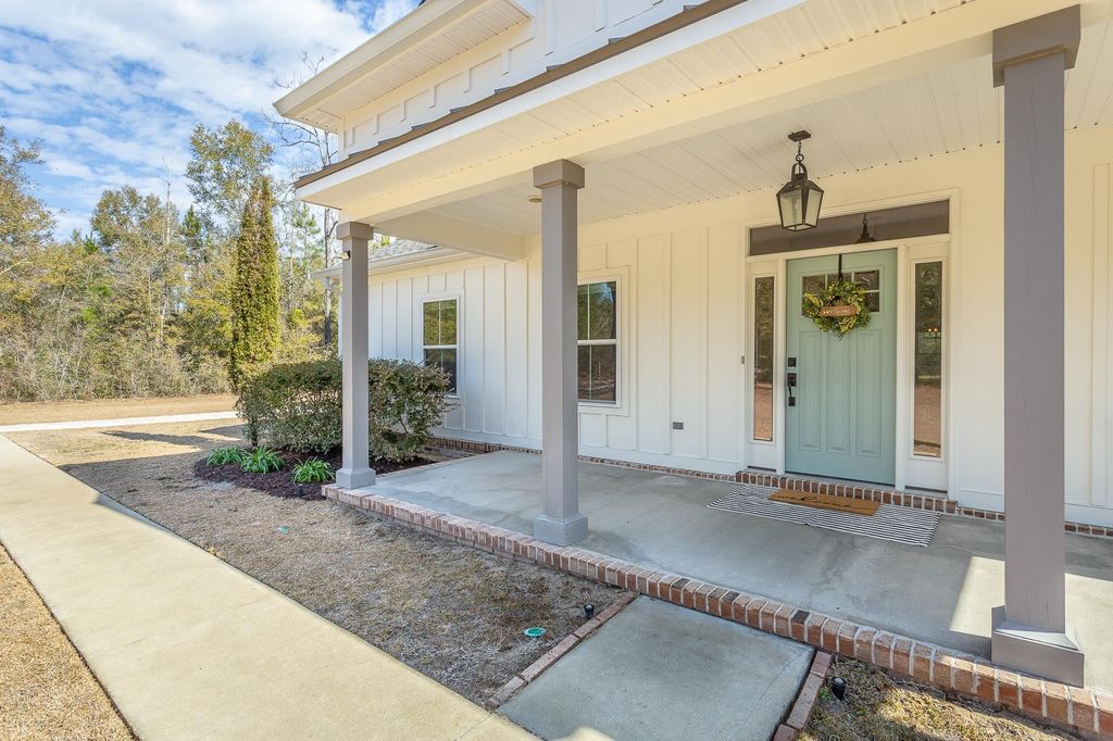 Photo of 230 Martin Farms Road, Crawfordville, FL 32327 (MLS # 396120)