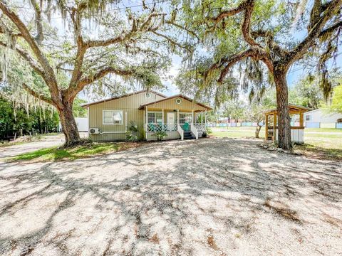 A home in STEINHATCHEE