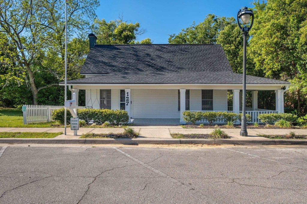 Photo of 127 E 7th Avenue, Havana, FL 32333 (MLS # 398532)