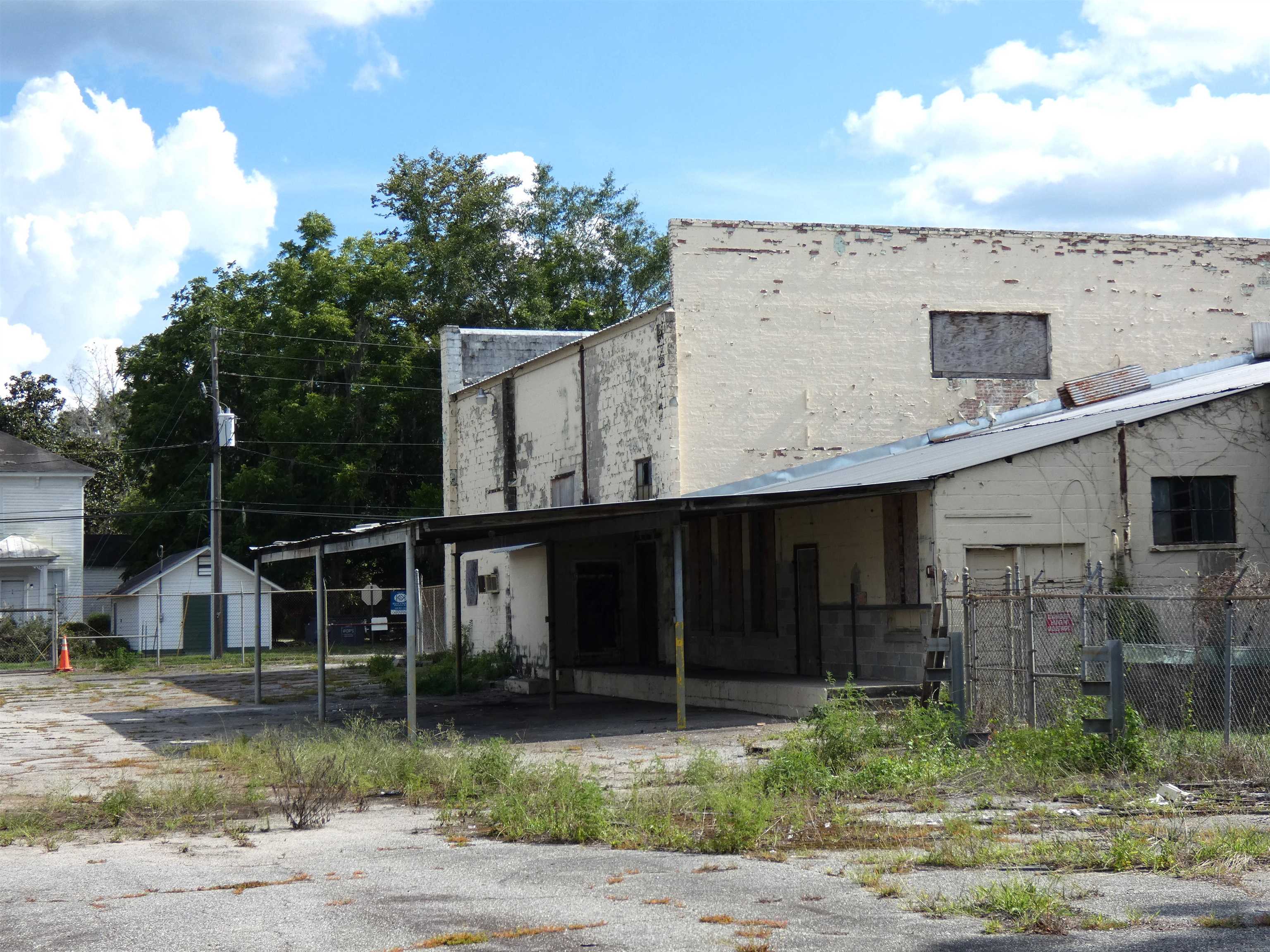 602 E Dogwood Street