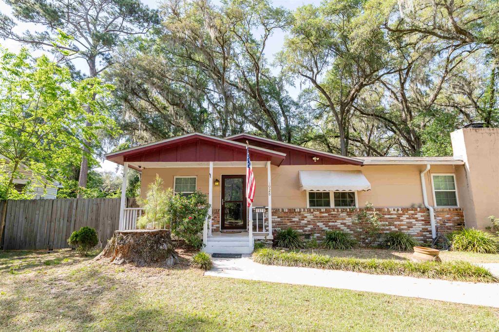 Photo of 1928 Longview Drive, Tallahassee, FL 32303 (MLS # 398945)