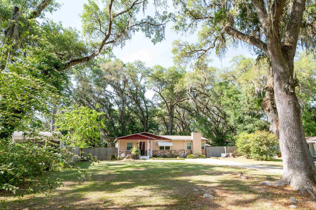 Photo of 1928 Longview Drive, Tallahassee, FL 32303 (MLS # 398945)
