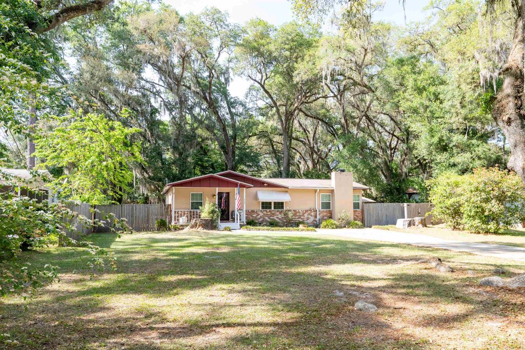 Photo of 1928 Longview Drive, Tallahassee, FL 32303 (MLS # 398945)