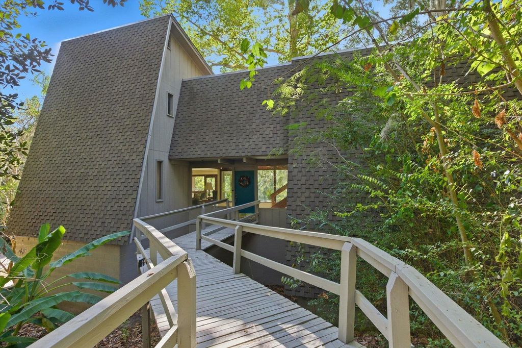 Photo of 3010 Southshore Circle, Tallahassee, FL 32312 (MLS # 388491)