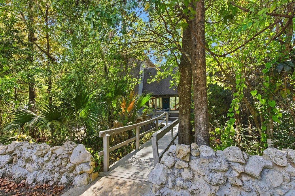 Photo of 3010 Southshore Circle, Tallahassee, FL 32312 (MLS # 388491)