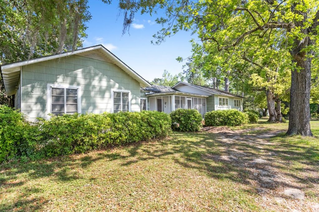 Photo of 2436 N Jefferson St, Monticello, FL 32344 (MLS # 385134)