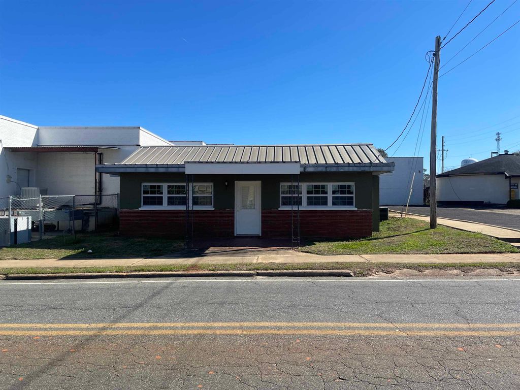 Photo of 43 N Cleveland Street, Quincy, FL 32351 (MLS # 395927)