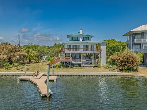 Photo of 171 Harbour Point Drive, Crawfordville, FL 32327 (MLS # 399198)