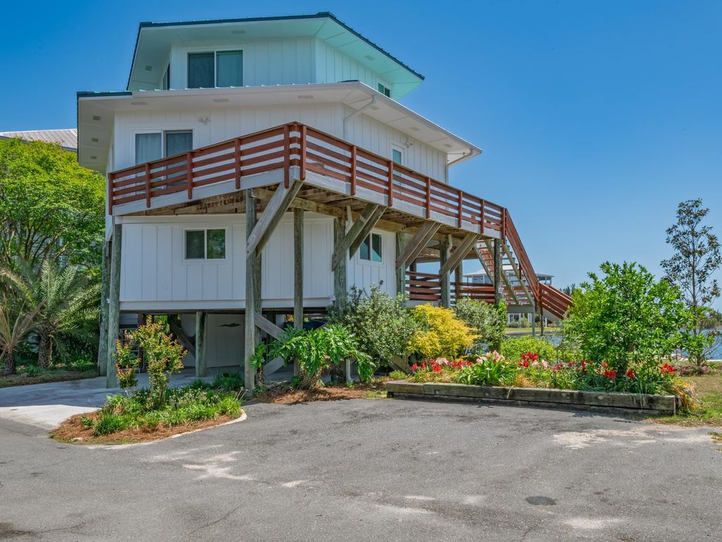 Photo of 171 Harbour Point Drive, Crawfordville, FL 32327 (MLS # 399198)