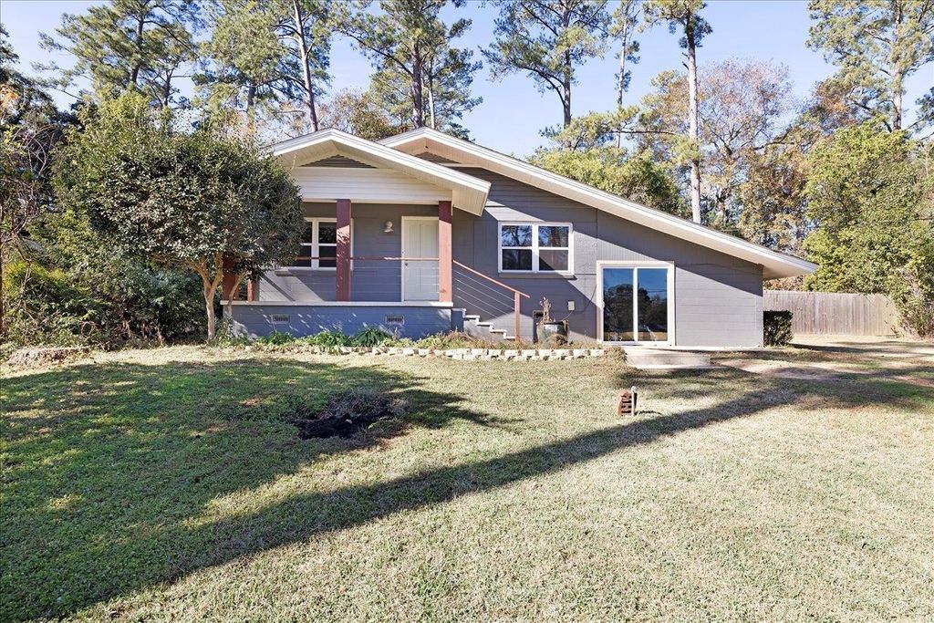 Photo of 1522 KUHLACRE Drive, Tallahassee, FL 32308 (MLS # 390439)