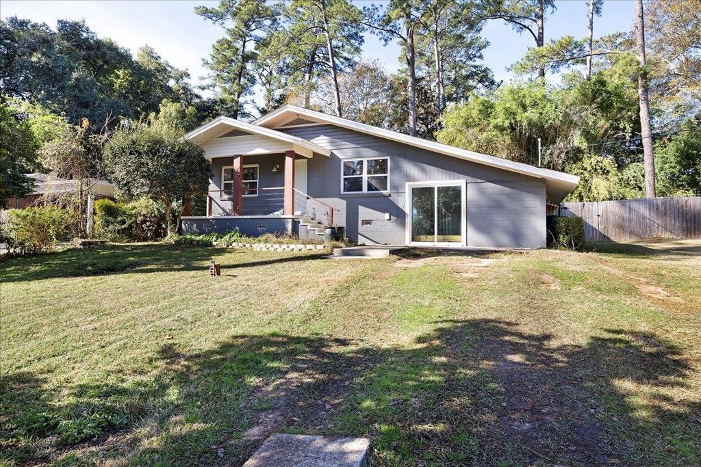 Photo of 1522 KUHLACRE Drive, Tallahassee, FL 32308 (MLS # 390439)