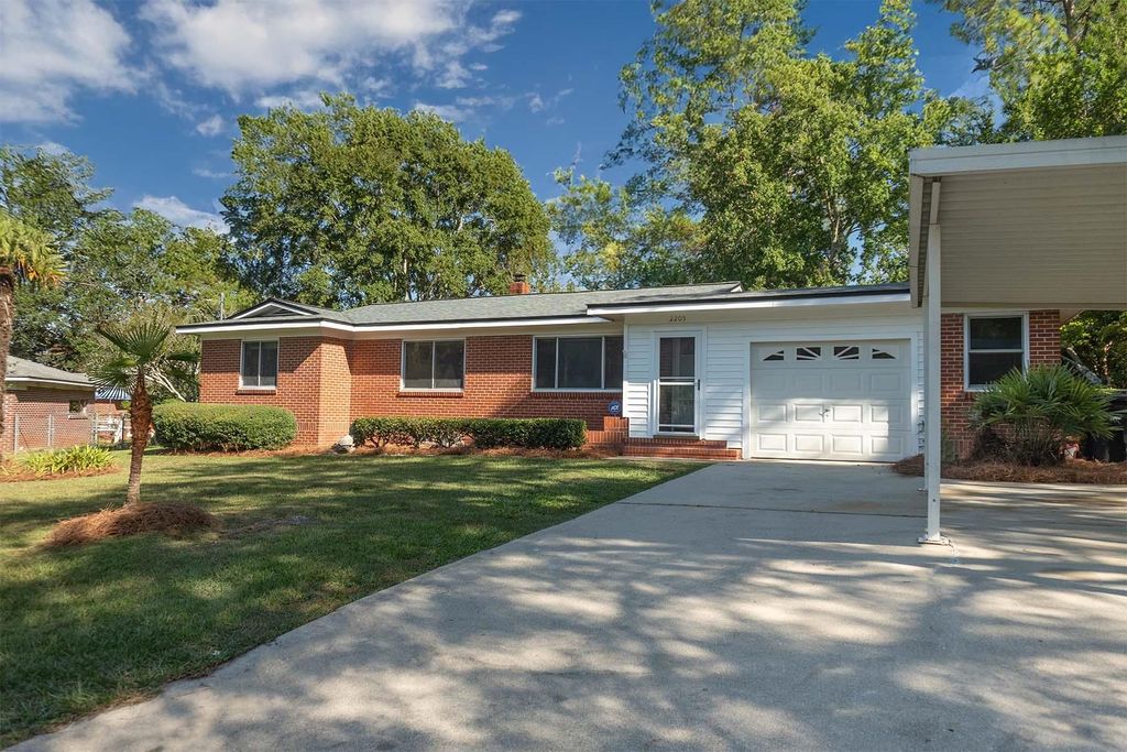 Photo of 2205 Monticello Drive, Tallahassee, FL 32303 (MLS # 391997)