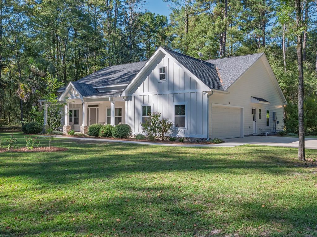 Photo of 82 Morning Glory Trail, Crawfordville, FL 32327 (MLS # 392927)