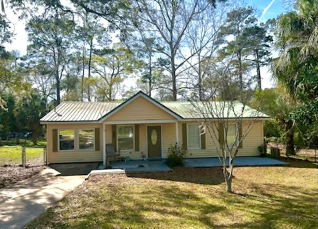 Photo of 86 OAK Street, Crawfordville, FL 32327 (MLS # 400409)