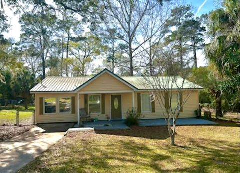 Photo of 86 OAK Street, Crawfordville, FL 32327 (MLS # 400409)