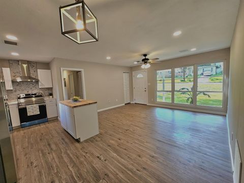 Tiny photo for 1709 Canterbury Street, Tallahassee, FL 32308 (MLS # 387748)