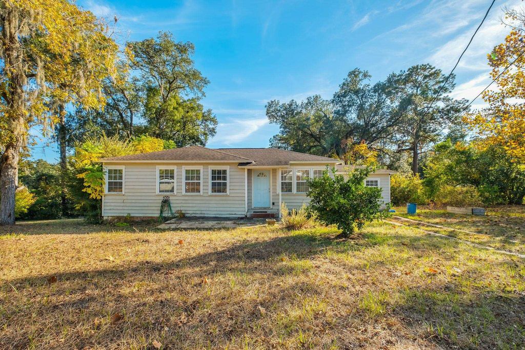Photo of 721 S Bellamy Drive, Quincy, FL 32351 (MLS # 399587)