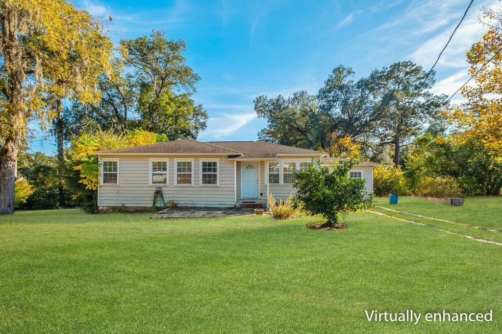 Photo of 721 S Bellamy Drive, Quincy, FL 32351 (MLS # 399587)